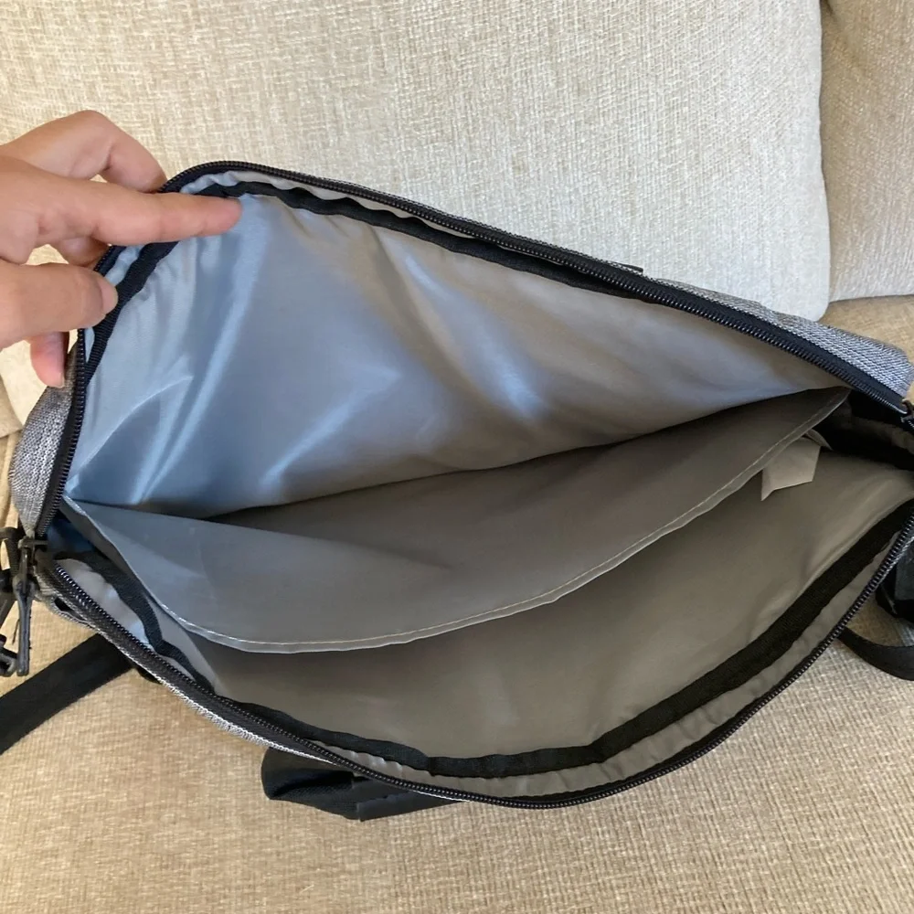 NWOT Targus sleek laptop case -grey color
